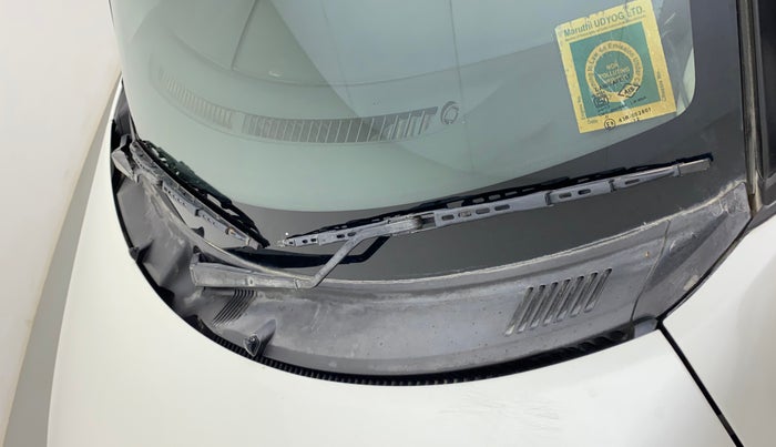 2012 Maruti Swift VXI, Petrol, Manual, 61,377 km, Front windshield - Wiper Blade Broken/Rusted