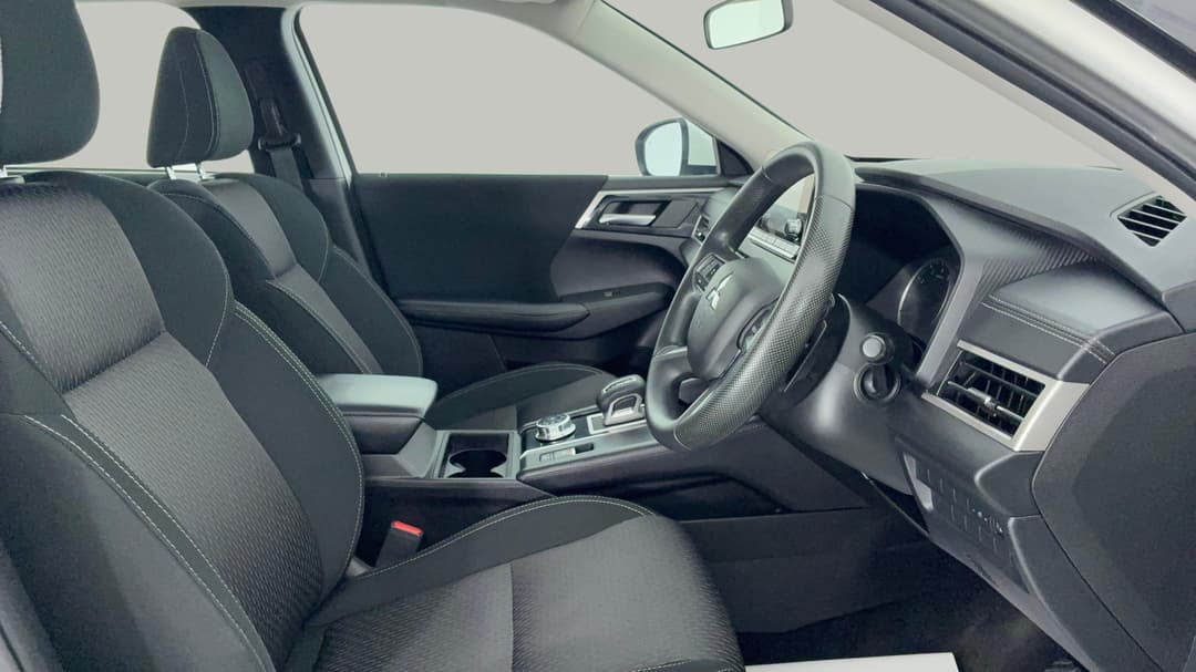 2023 Mitsubishi Outlander Es 7 Seat (2WD), Automatic, 35671 km, Right Side Front Door Cabin View
