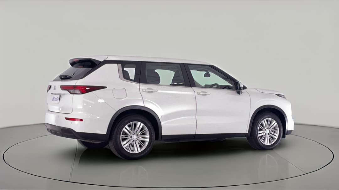 2023 Mitsubishi Outlander Es 7 Seat (2WD), Automatic, 35671 km, Right Back Diagonal (45- Degree) View