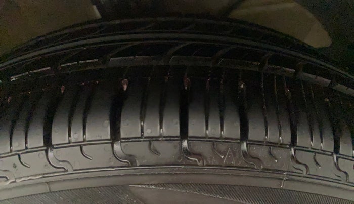 2018 Maruti Dzire ZDI PLUS AMT, Diesel, Automatic, 45,589 km, Left Front Tyre Tread