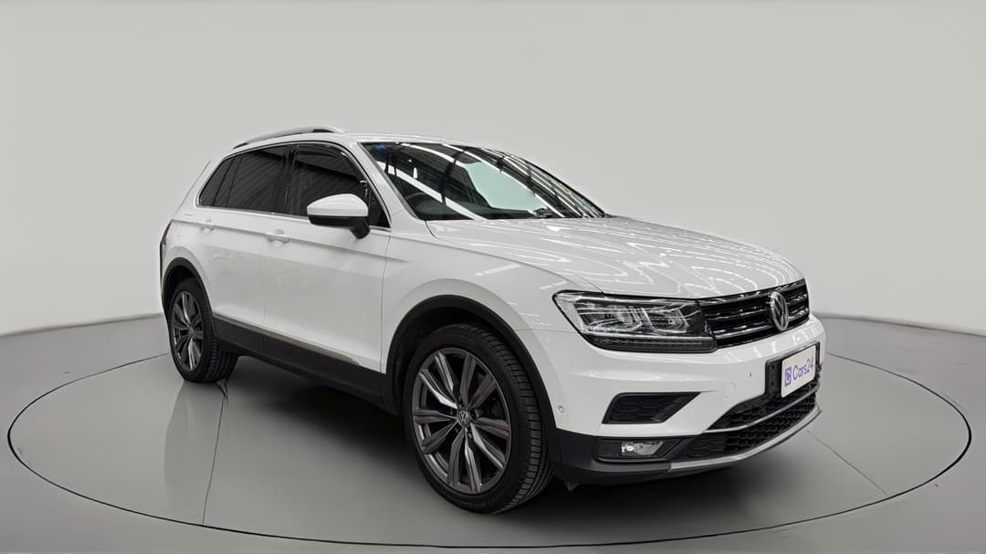 2017 Volkswagen Tiguan 162 Tsi Sportline, Automatic, 107982 km, Right Front Diagonal (45- Degree) View