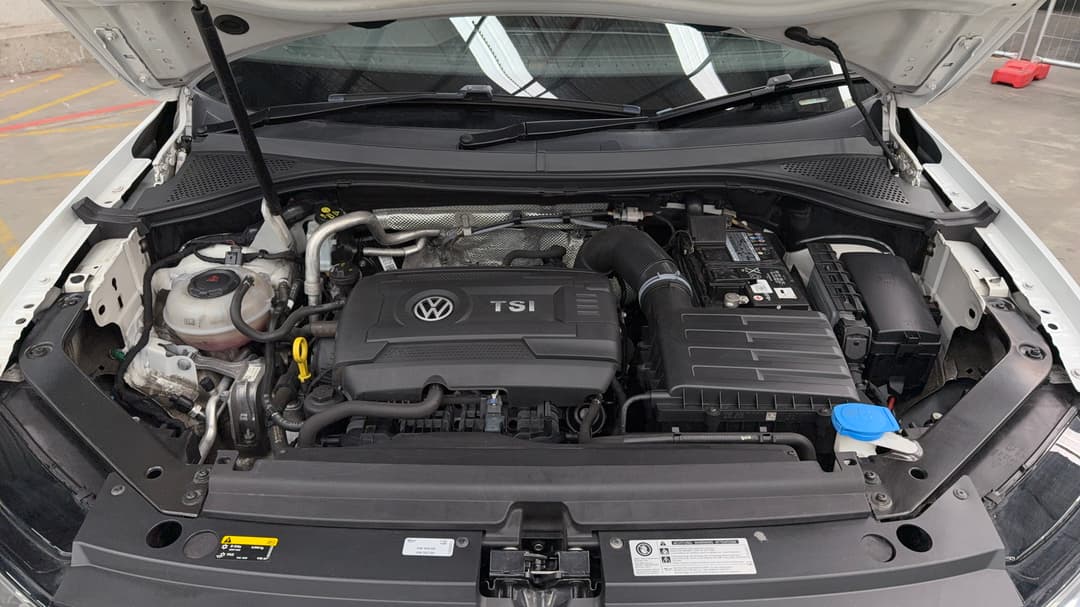 2017 Volkswagen Tiguan 162 Tsi Sportline, Automatic, 107982 km, Open Bonnet (Engine)