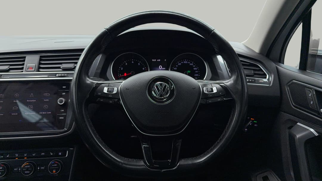 2017 Volkswagen Tiguan 162 Tsi Sportline, Automatic, 107982 km, Steering Wheel Close-up