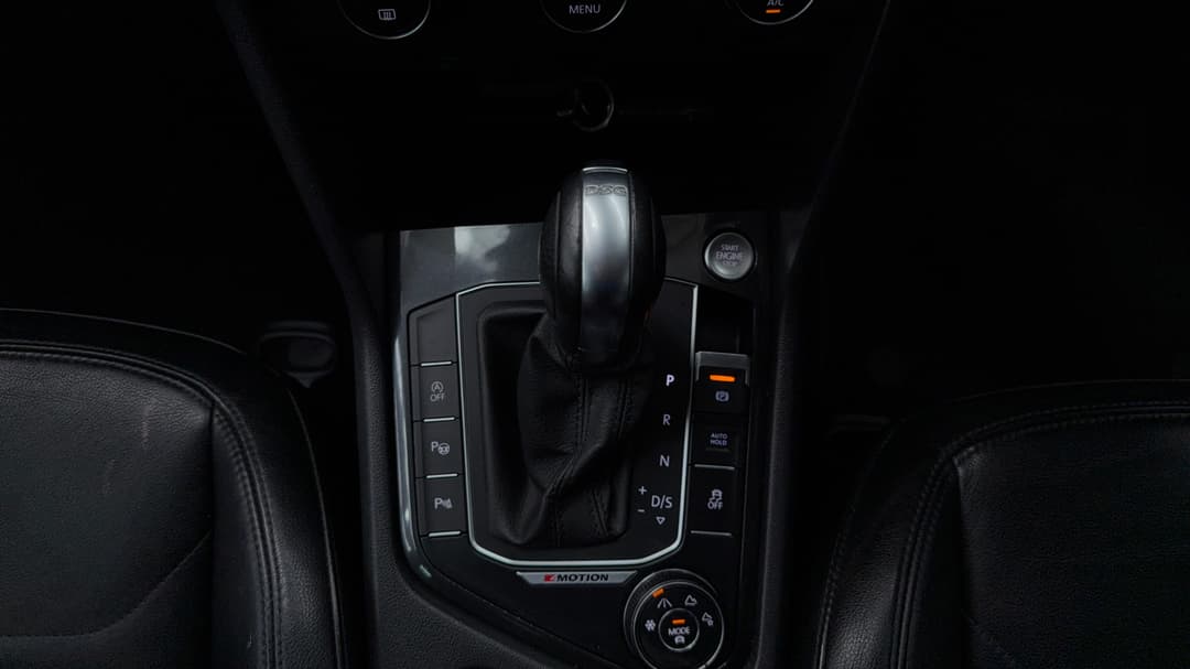 2017 Volkswagen Tiguan 162 Tsi Sportline, Automatic, 107982 km, Gear Lever 