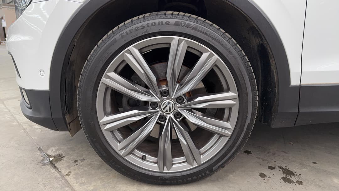 2017 Volkswagen Tiguan 162 Tsi Sportline, Automatic, 107982 km, Left Front Wheel