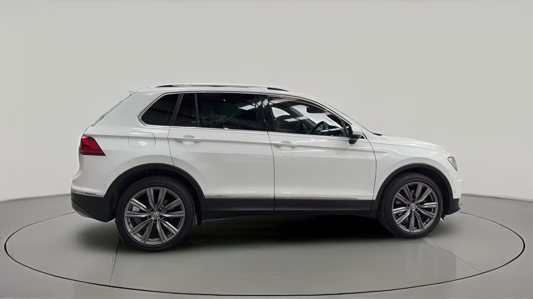 2017 Volkswagen Tiguan 162 Tsi Sportline, Automatic, 107982 km, Right Side View