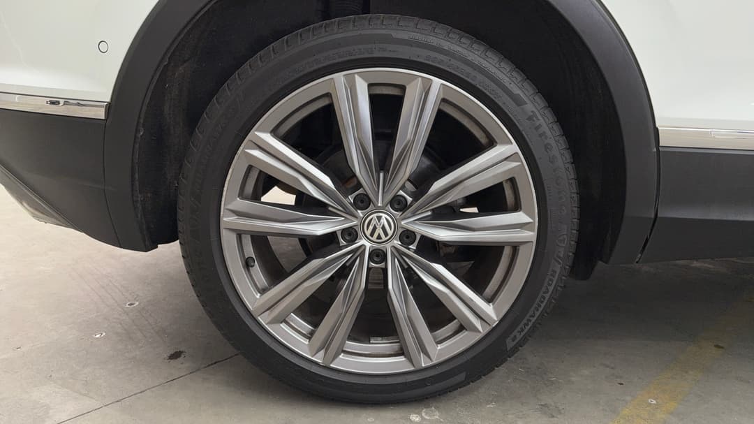 2017 Volkswagen Tiguan 162 Tsi Sportline, Automatic, 107982 km, Right Rear Wheel
