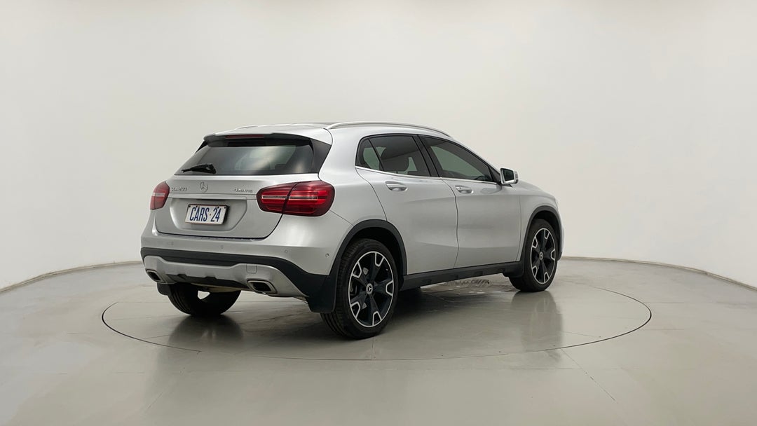 Right Back Diagonal (45- Degree) View