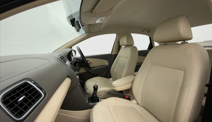 2015 Volkswagen Vento HIGHLINE 1.6 MPI, Petrol, Manual, 54,013 km, Right Side Front Door Cabin