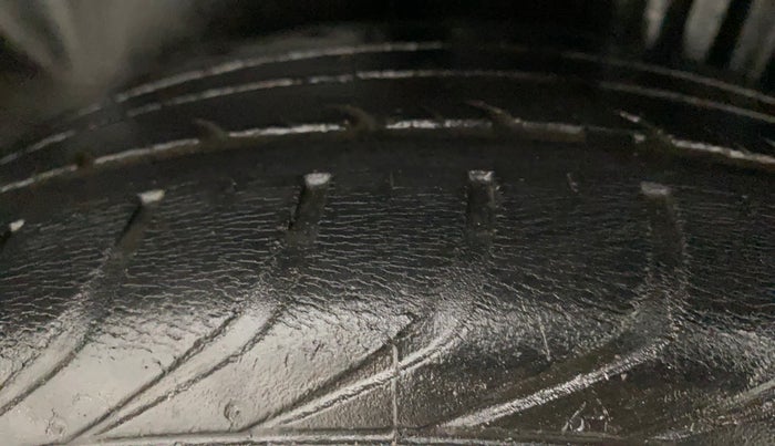 2015 Volkswagen Vento HIGHLINE 1.6 MPI, Petrol, Manual, 54,071 km, Left Rear Tyre Tread