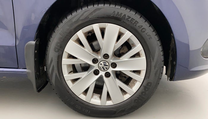 2015 Volkswagen Vento HIGHLINE 1.6 MPI, Petrol, Manual, 54,071 km, Right Front Wheel