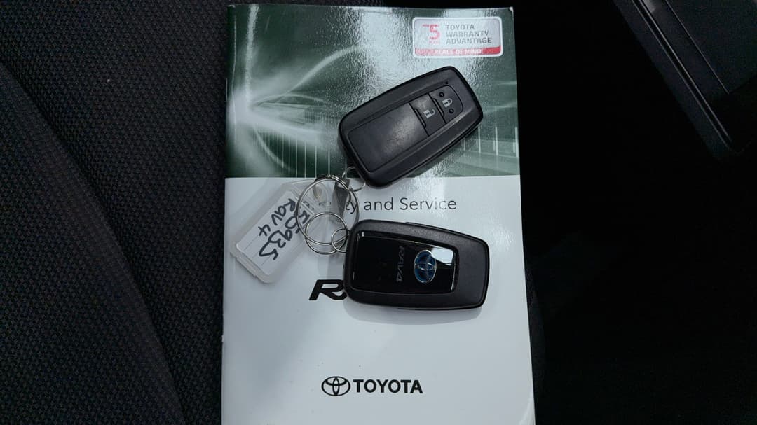 2020 Toyota RAV4 Gx (AWD) Hybrid, Automatic, 31610 km, Key Close-up
