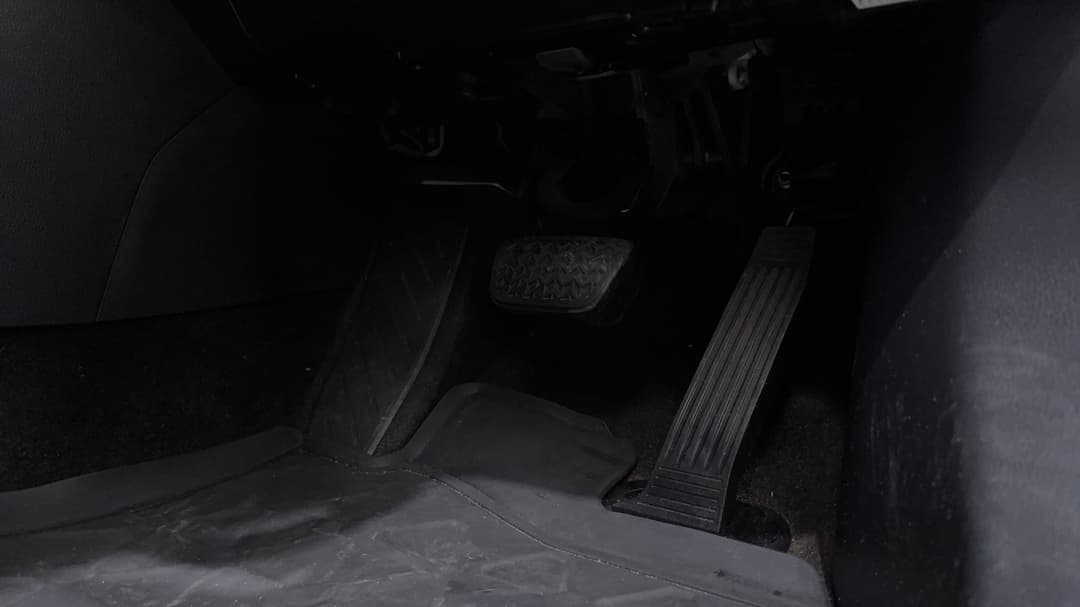 2020 Toyota RAV4 Gx (AWD) Hybrid, Automatic, 31610 km, Pedals and Footmat