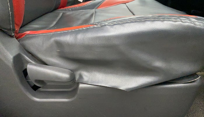 2011 Maruti Wagon R 1.0 LXI CNG, CNG, Manual, 72,438 km, Driver Side Adjustment Panel