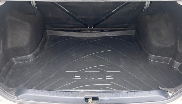 2011 Toyota Etios G, Petrol, Manual, 1,01,593 km, Boot Inside