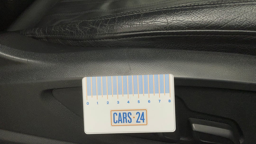 Seats Front RHS Scratch