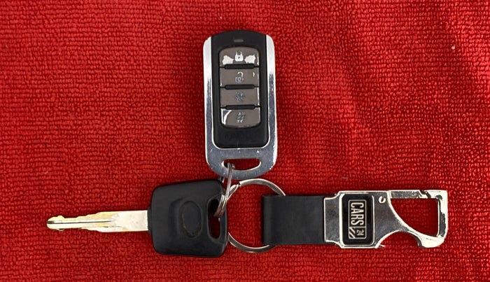 2016 Datsun Go Plus T, Petrol, Manual, 54,955 km, Key Close Up
