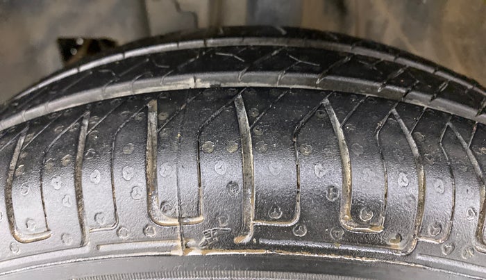 2016 Datsun Go Plus T, Petrol, Manual, 54,955 km, Left Front Tyre Tread