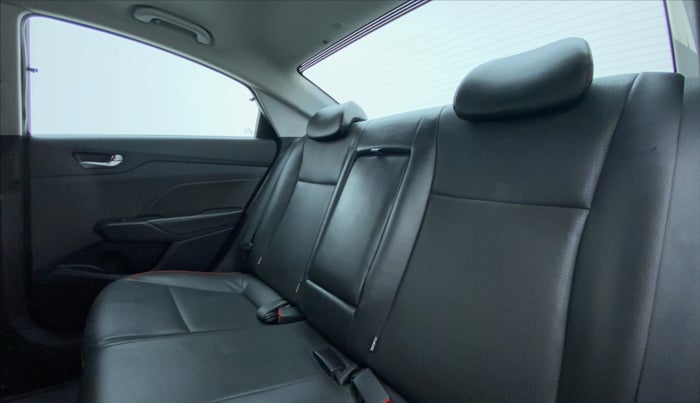 2020 Hyundai Verna SX (O) TURBO GDI AT, Petrol, Automatic, 32,205 km, Right Side Rear Door Cabin