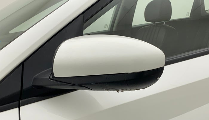 2021 Hyundai NEW I20 MAGNA 1.2 MT, Petrol, Manual, 49,737 km, Left rear-view mirror - Cover has minor damage