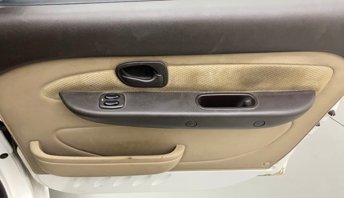 2014 Hyundai Santro Xing GL PLUS, Petrol, Manual, 55,620 km, Driver Side Door Panels Control