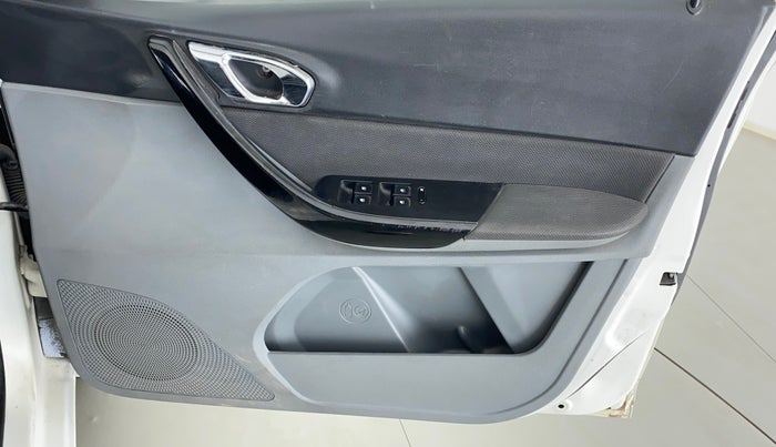 2017 Tata TIGOR XZ (O) PETROL, Petrol, Manual, 69,833 km, Driver Side Door Panels Control