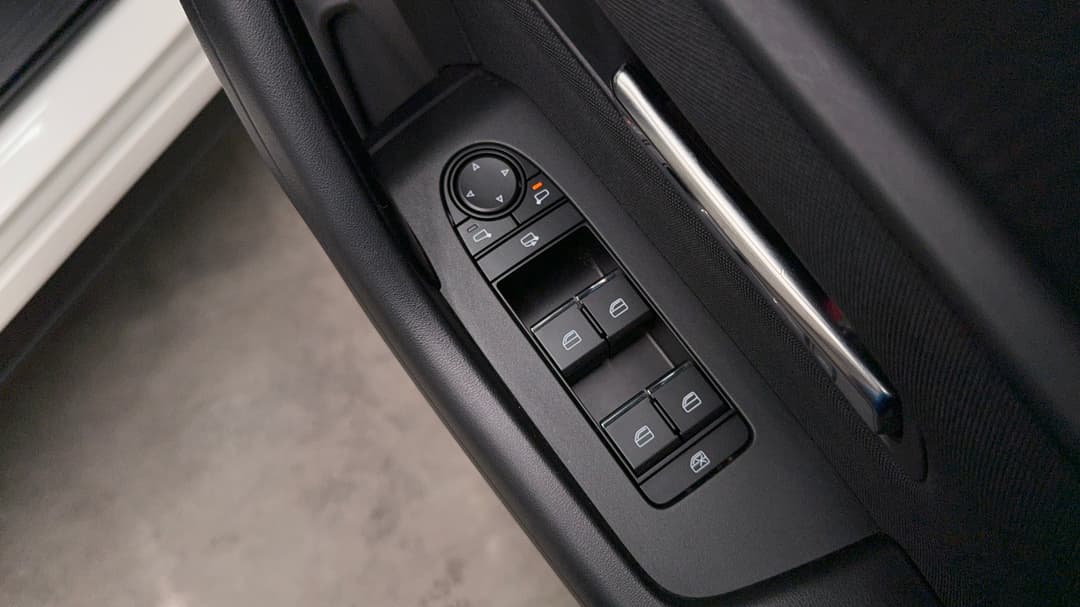 2024 Mazda Cx-80 G40e Pure, Automatic, 11668 km, Drivers Side Door Panel Controls