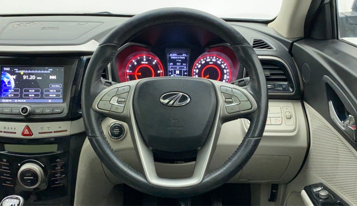 2020 Mahindra XUV300 W8 (O) 1.5 DIESEL, Diesel, Manual, 88,761 km, Steering Wheel Close Up
