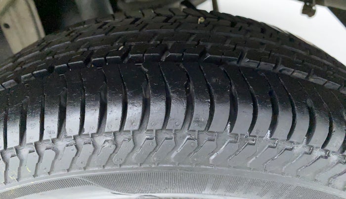 2015 Maruti Alto K10 VXI P, Petrol, Manual, 13,385 km, Left Front Tyre Tread