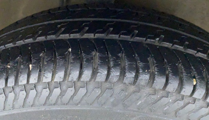 2015 Maruti Alto K10 VXI P, Petrol, Manual, 13,385 km, Right Front Tyre Tread