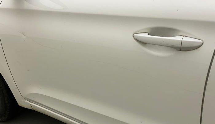 2015 Hyundai Elite i20 MAGNA 1.2, Petrol, Manual, 8,301 km, Front passenger door - Minor scratches