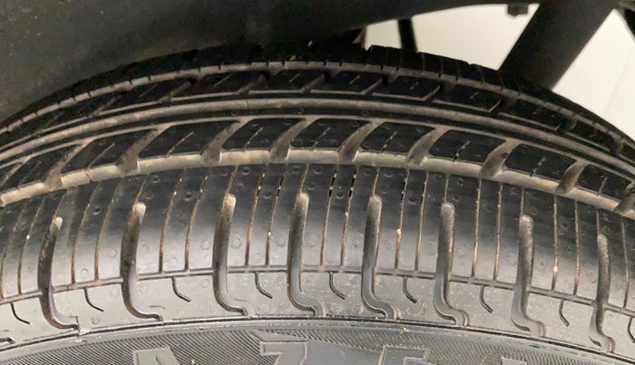 2017 Maruti Wagon R 1.0 VXI+, Petrol, Manual, 28,476 km, Left Rear Tyre Tread