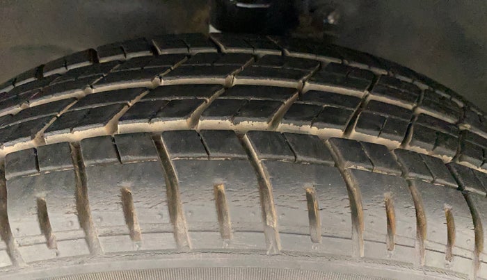 2017 Maruti Wagon R 1.0 VXI+, Petrol, Manual, 28,476 km, Left Front Tyre Tread