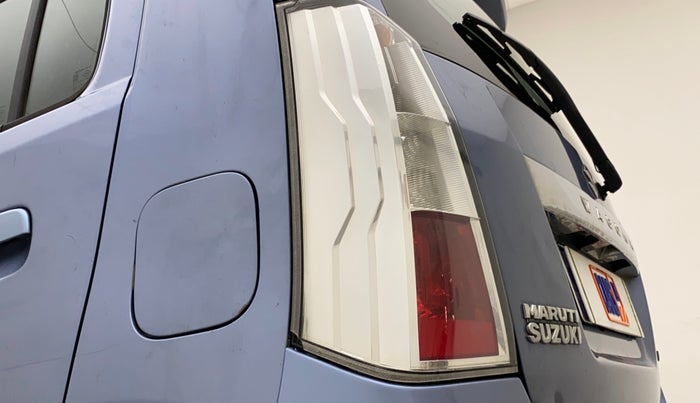 2017 Maruti Wagon R 1.0 VXI+, Petrol, Manual, 28,476 km, Left tail light - Minor damage