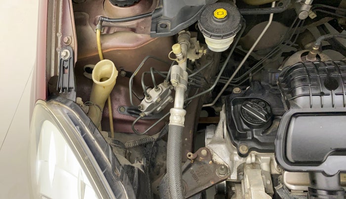 2015 Honda Amaze 1.2L I-VTEC S, Petrol, Manual, 61,397 km, Front windshield - Wiper bottle cap missing