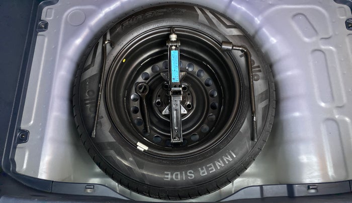 2019 Hyundai VENUE 1.0 SX TURBO GDI DUAL TONE, Petrol, Manual, 64,890 km, Spare Tyre