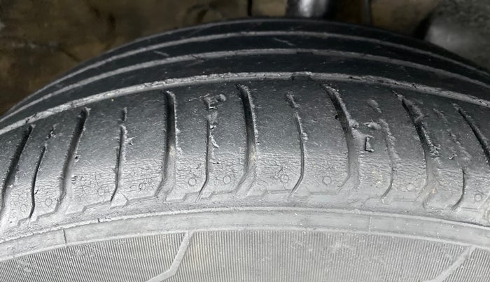 2019 Hyundai VENUE 1.0 SX TURBO GDI DUAL TONE, Petrol, Manual, 64,890 km, Left Front Tyre Tread