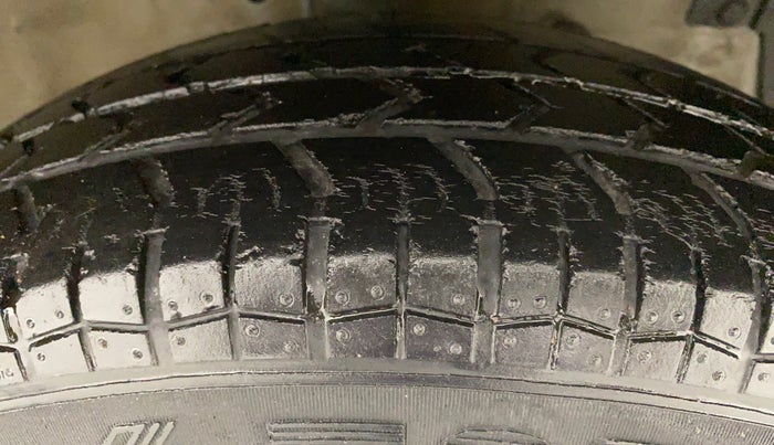 2014 Maruti Swift Dzire VXI, Petrol, Manual, 31,238 km, Right Front Tyre Tread