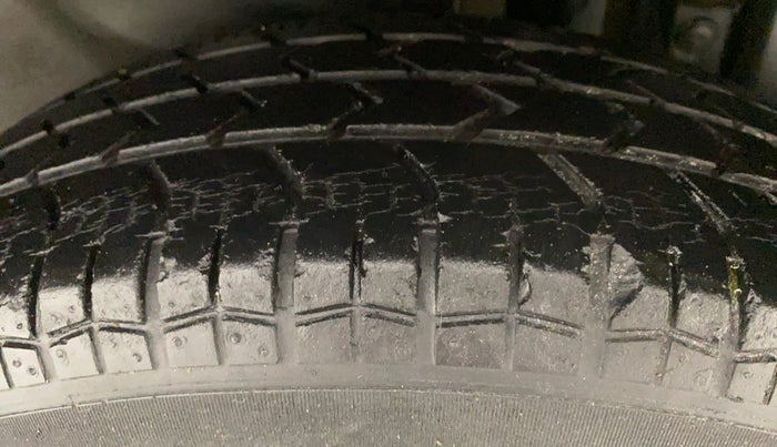 2014 Maruti Swift Dzire VXI, Petrol, Manual, 31,238 km, Left Rear Tyre Tread