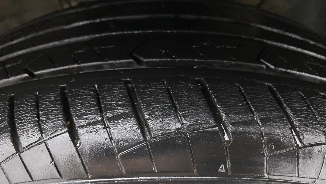 Right Front Tyre Tread