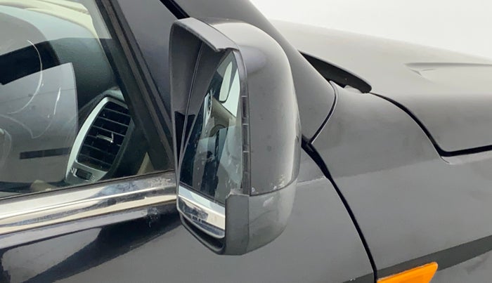 2018 Mahindra TUV 300 PLUS P8, Diesel, Manual, 83,004 km, Right rear-view mirror - Cover has minor damage