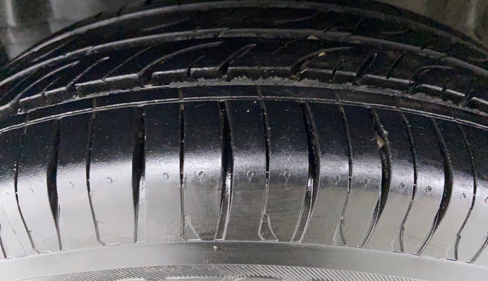 2014 Honda Amaze 1.2 SMT I VTEC, Petrol, Manual, 67,170 km, Left Front Tyre Tread