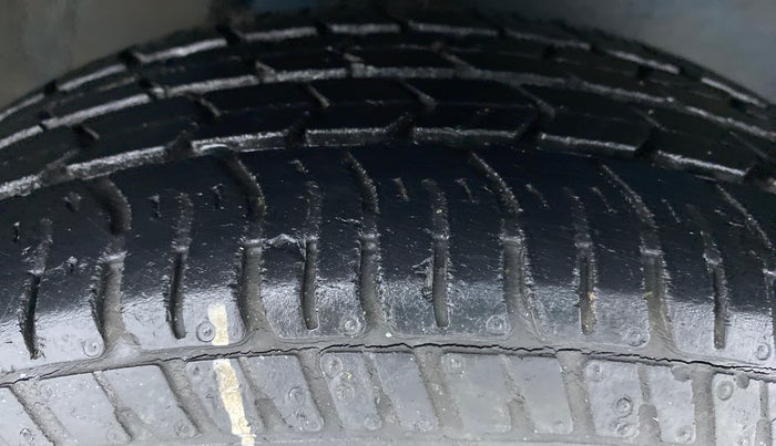 2015 Maruti Alto K10 VXI P, Petrol, Manual, 14,732 km, Right Front Tyre Tread