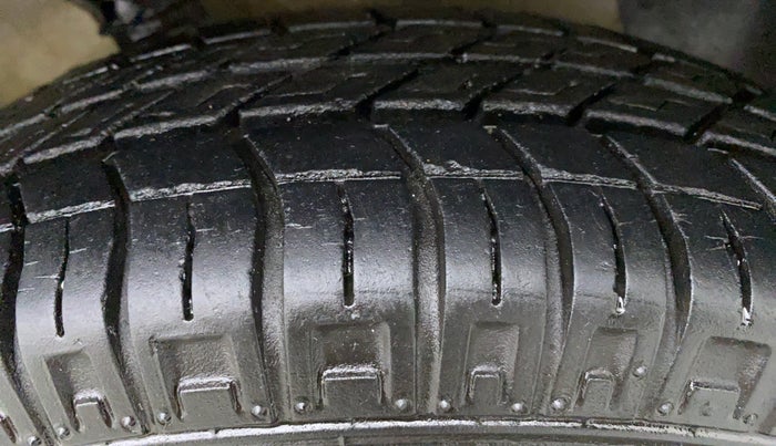 2015 Maruti Eeco 7 STR, Petrol, Manual, 10,344 km, Left Rear Tyre Tread