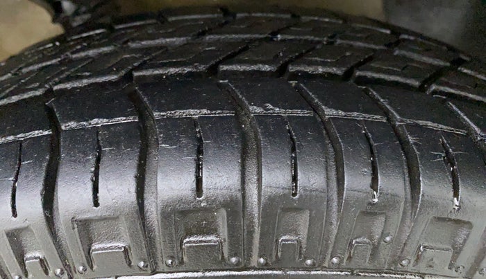 2015 Maruti Eeco 7 STR, Petrol, Manual, 10,344 km, Left Front Tyre Tread