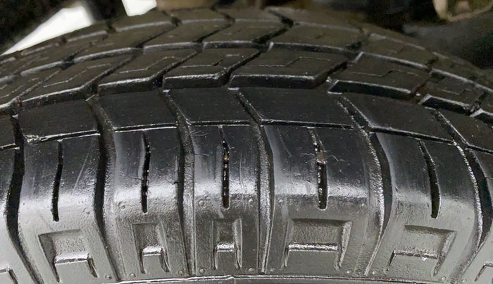 2015 Maruti Eeco 7 STR, Petrol, Manual, 10,344 km, Right Front Tyre Tread