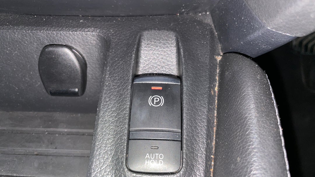 2017 Nissan Qashqai St-l, Automatic, 151809 km, Handbrake