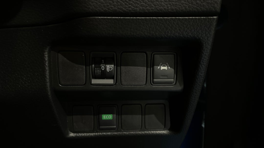 2017 Nissan Qashqai St-l, Automatic, 151809 km, Utility Switches/Buttons