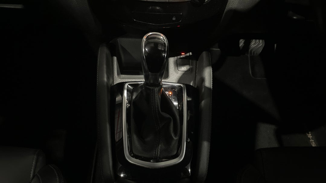 2017 Nissan Qashqai St-l, Automatic, 151809 km, Gear Lever 