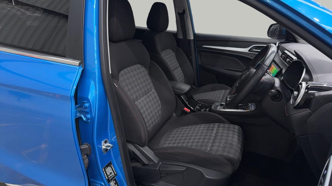 2022 MG Zst Core, Automatic, 45614 km, Right Side Front Door Cabin View